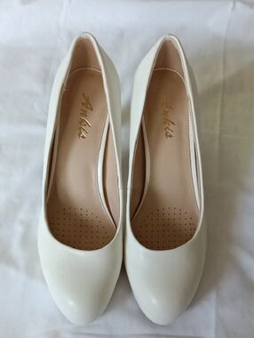 Elegant White Women's Heels by Zankies